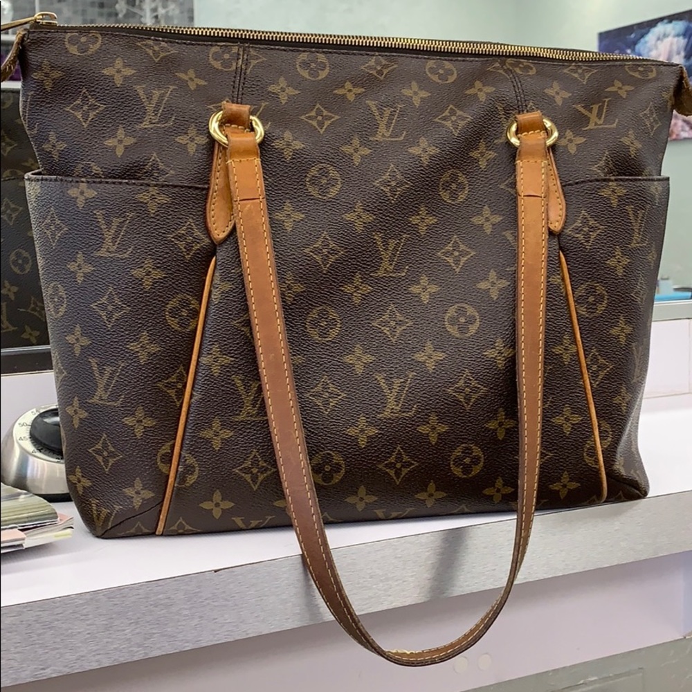 Louis Vuitton shoulder bag